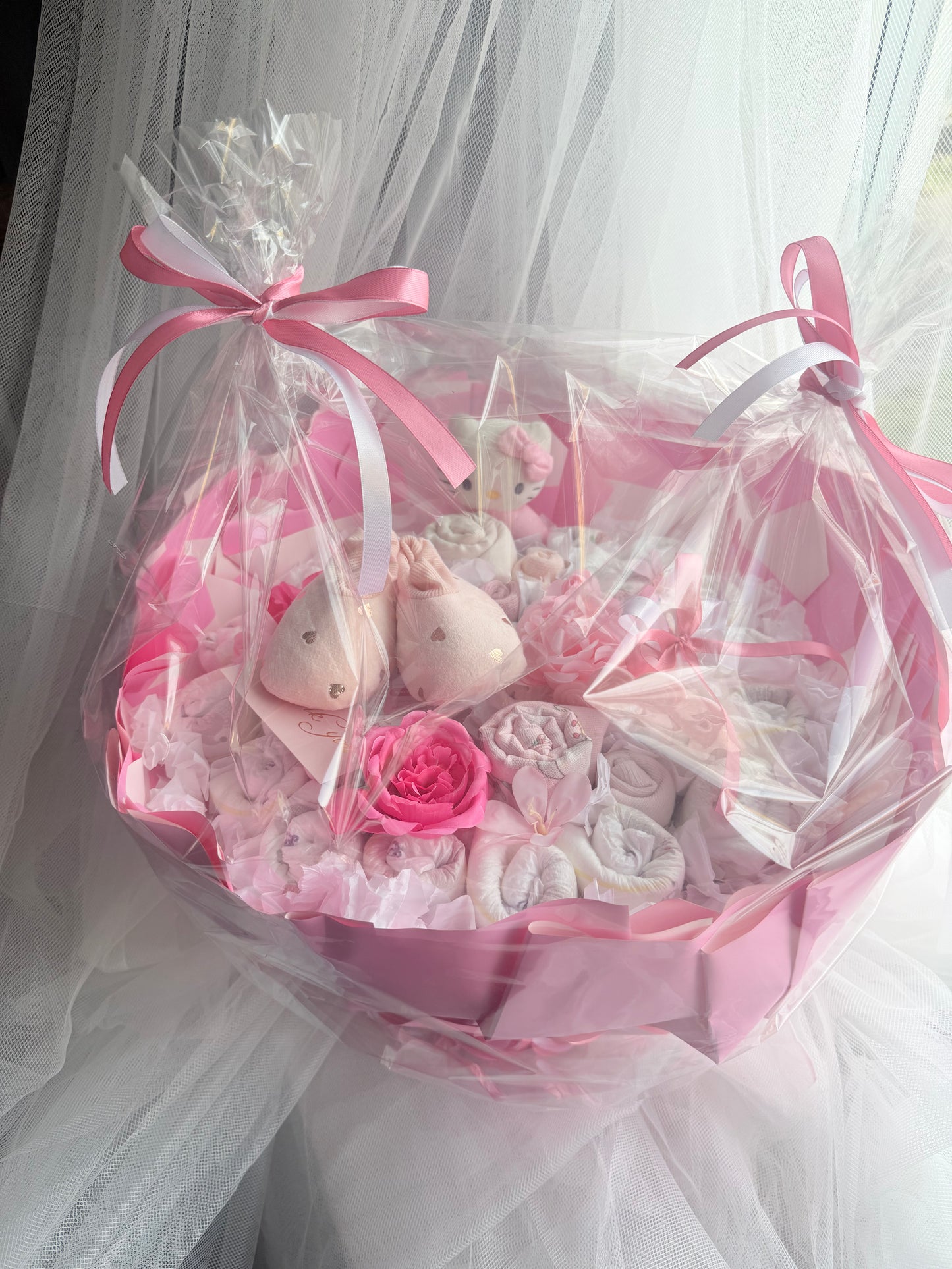 Dovana „Hello Kitty“ rožinė sauskelnių puokštė